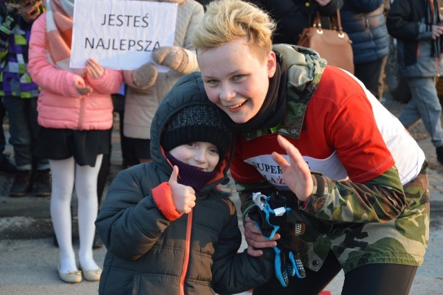 Wie, że celem jej życia jest pomaganie. Tym najbardziej bezbronnym