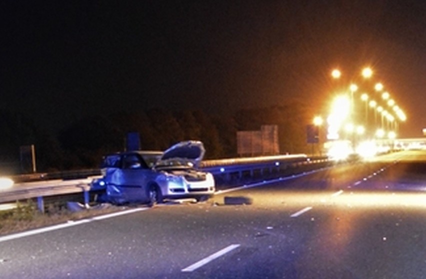 Karambol na A4 pod Wrocławiem, dwie osoby nie żyją. Bus wjechał w stojące samochody 