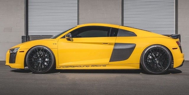 Audi R8 Plus Standardowe wydanie R8 V10 Plus oferuje 610 KM mocy 560 Nm maksymalnego momentu obrotowego. Auto do 100 km/ przyspiesza w 3,2 s, natomiast jego prędkość maksymalna to 330 km/h. Fot. Audi