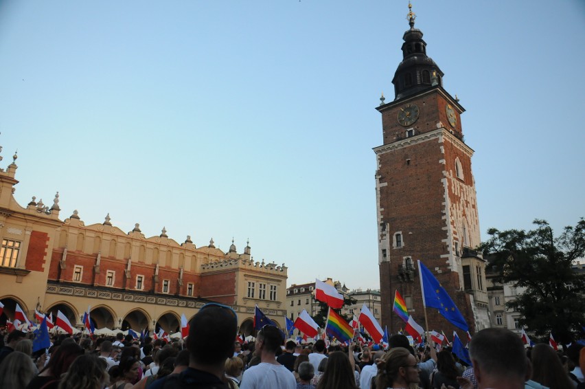 Kraków. Wielki protest na Rynku Głównym w obronie sądów