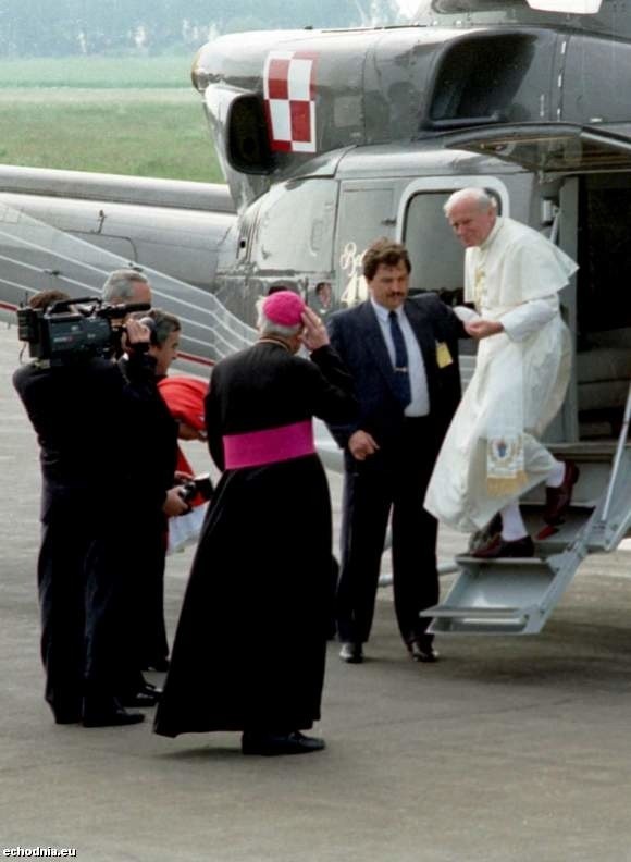 Papież tuż po wylądowaniu w Radomiu.