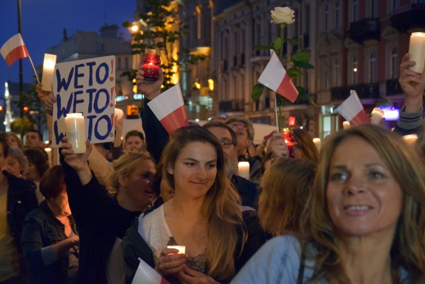 Kolejny "Łańcuch światła" w Lublinie. Protestowało około tysiąca osób [ZDJĘCIA]