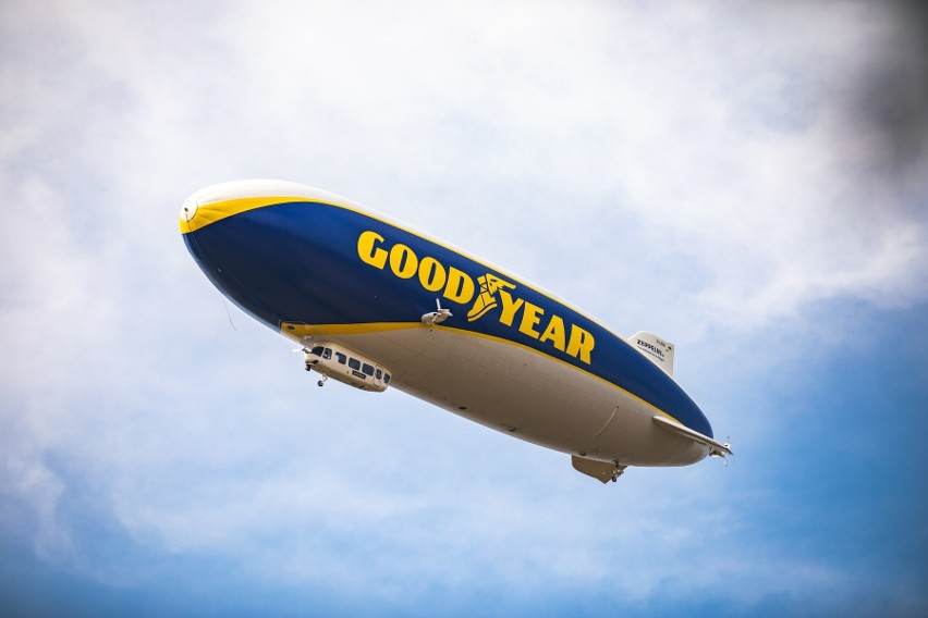 Jeden z największych sterowców na świecie Goodyear Blimp...