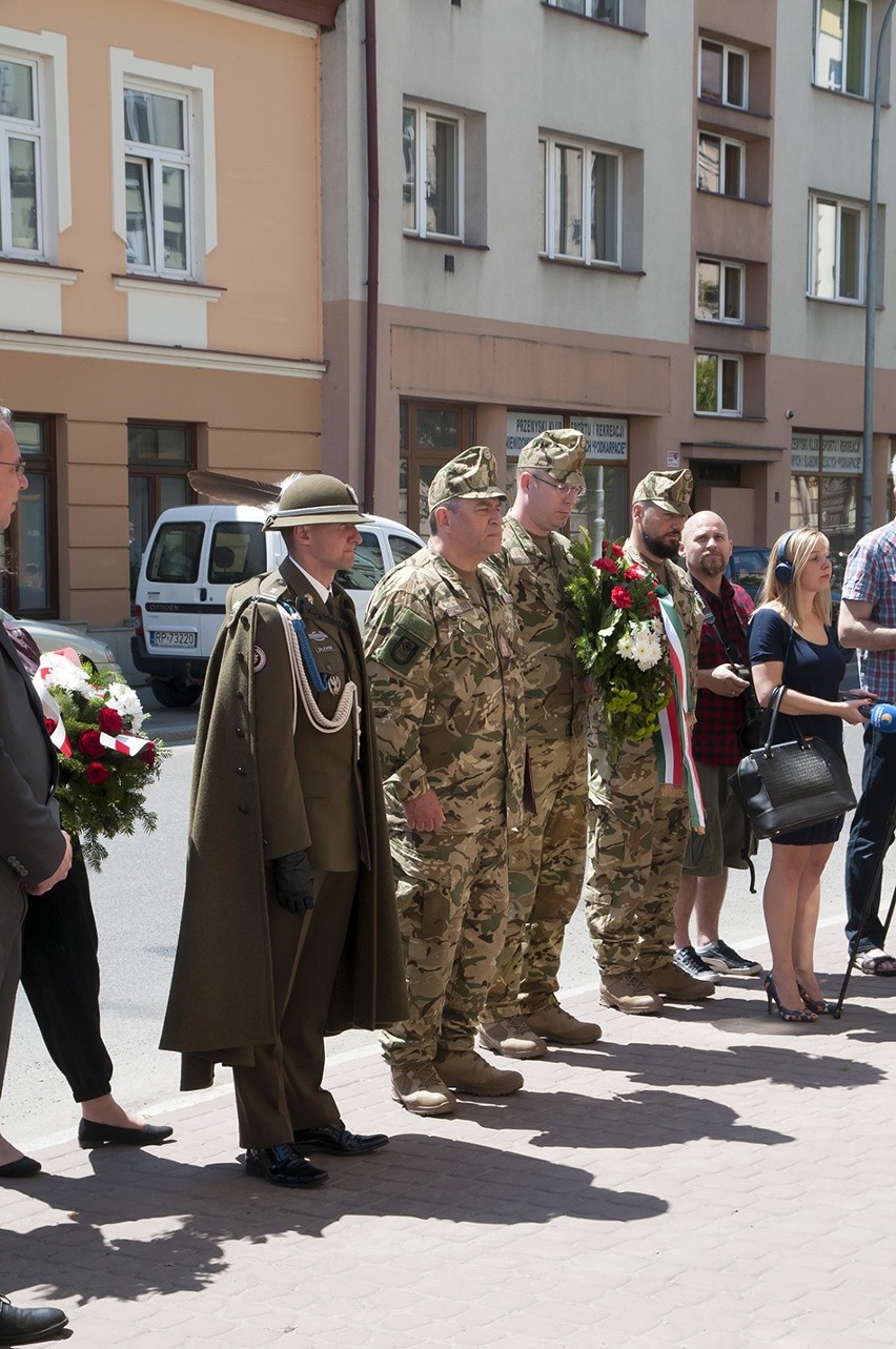 Tablica znajduje się na ścianie kamienicy przy ul....