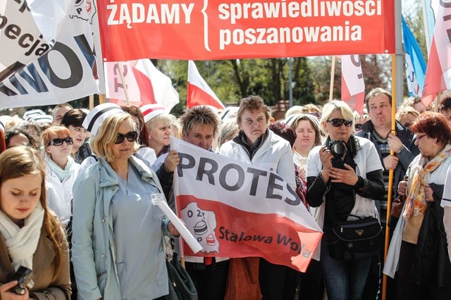 Czego żądają protestujące pielęgniarki? Przede wszystkim podwyżek.