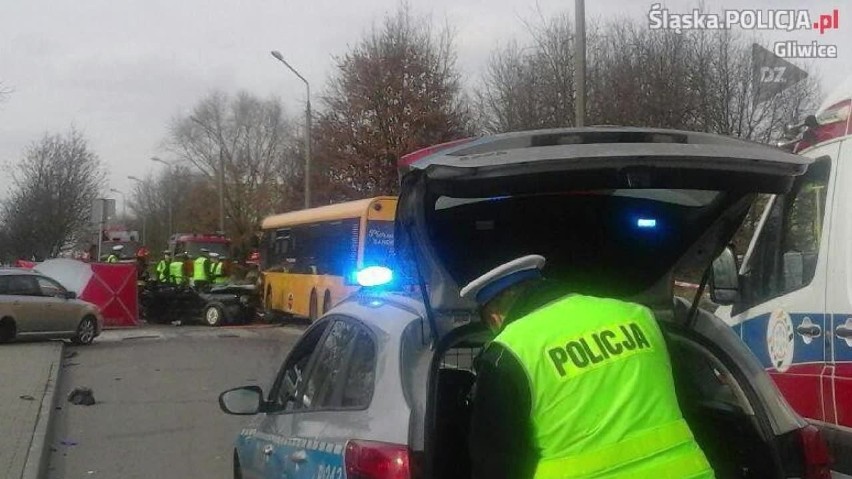 Zderzenia z autobusami. W Gliwicach zginęły 2 osoby NOGA Z...