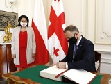 Prezydent Andrzej Duda w Tbilisi: Gruzja jest na drodze do członkostwa w NATO i UE. Polska podzieli się szczepionkami z Gruzją