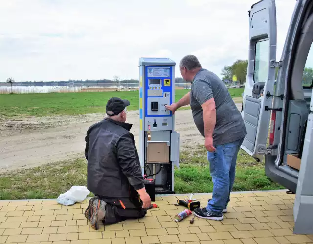 Biletomaty nad Jeziorem Tarnobrzeskim będą gotowe do pobierania opłaty od 1 maja.