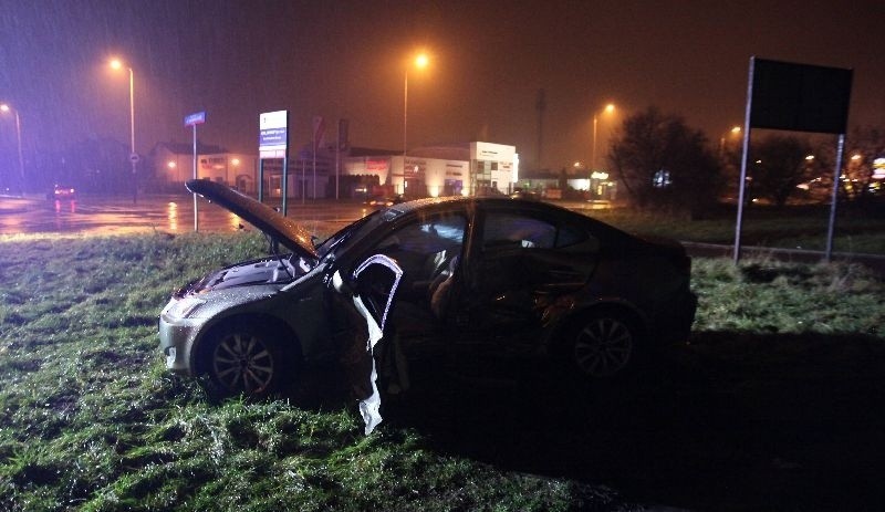 Wypadek na Maratońskiej, trzy osoby ranne 