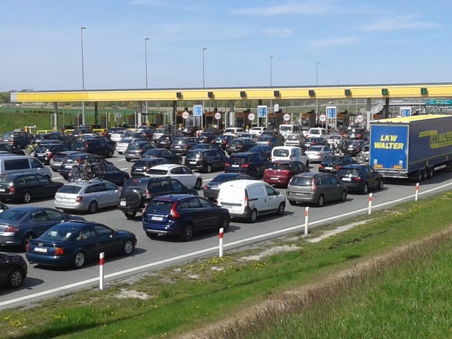 Sytuacja na autostradzie A1 przypomina tę sprzed kilku dni, tyle że korki przed bramkami tym razem tworzą się w stronę Łodzi