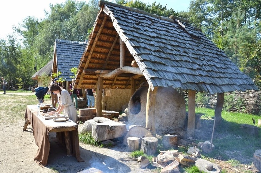 Spotkaj się z łowcami, zbieraczami i wojownikami. Dawne życie do zobaczenia i posmakowania