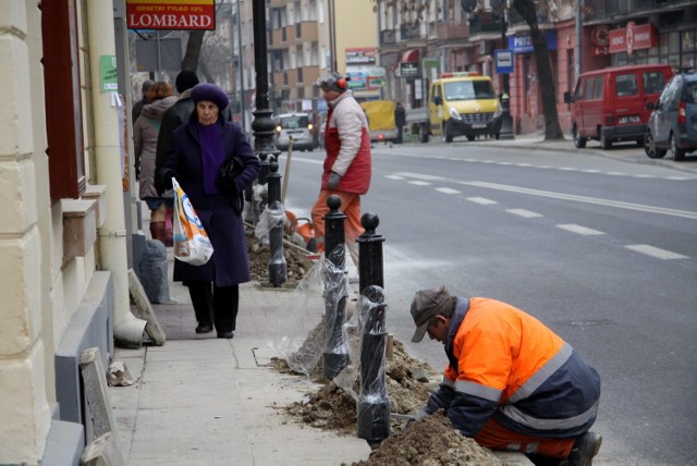 Ratusz nie wycofuje się z montowania słupków, te z Narutowicza 34 zostaną przeniesione w rejon hotelu Victoria i wlotu ulicy Chopina.