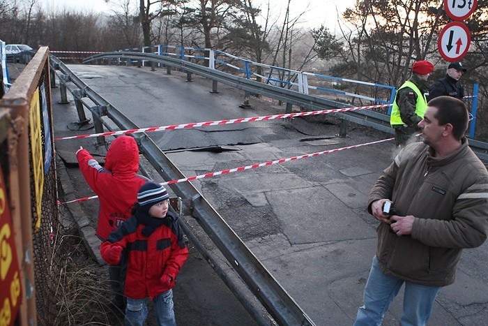 Okolo godziny 15.00 we wtorek doszlo do pekniecia wiaduktu...