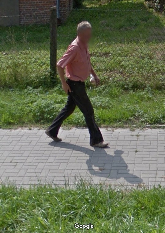 Czy kraśniczanie znają się na modzie? Te codzienne stylizacje uchwyciły kamery Google Street View w Kraśniku. Zobacz