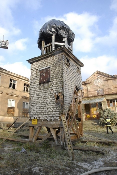 Pozar wybuchl po godz. 1 . Na miejsce szybko wezwano 6...