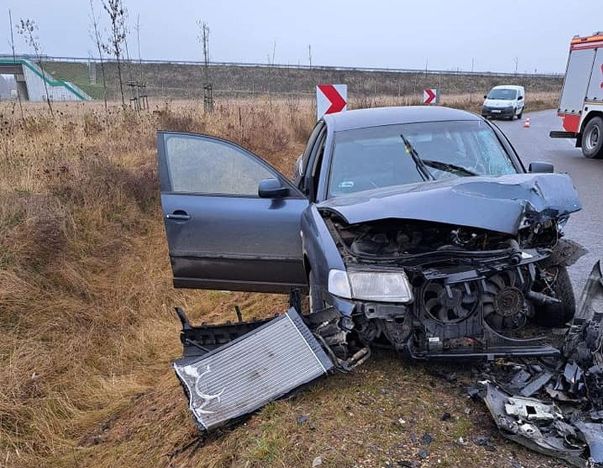 Rutki-Kossaki. Wypadek na drodze serwisowej S8. Potrzebne były aż cztery karetki