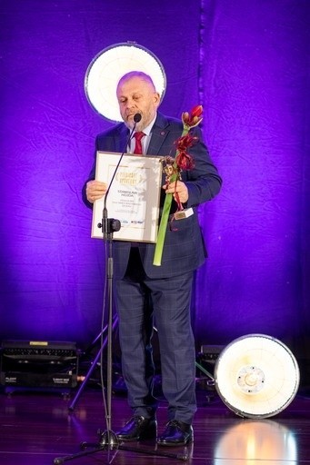 Plebiscyt Sportowy 2022. Stanisław Hojda otrzymał nagrodę w kategorii: Zasłużony dla Świętokrzyskiego Sportu. Na naszej gali był z żoną
