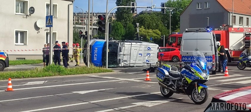 Wypadek z udziałem policyjnego radiowozu w Opolu.