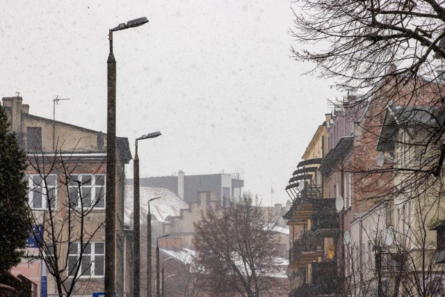 Bydgoszczanie narzekają na uliczne latarnie - raz się palą, innym razem - nie.