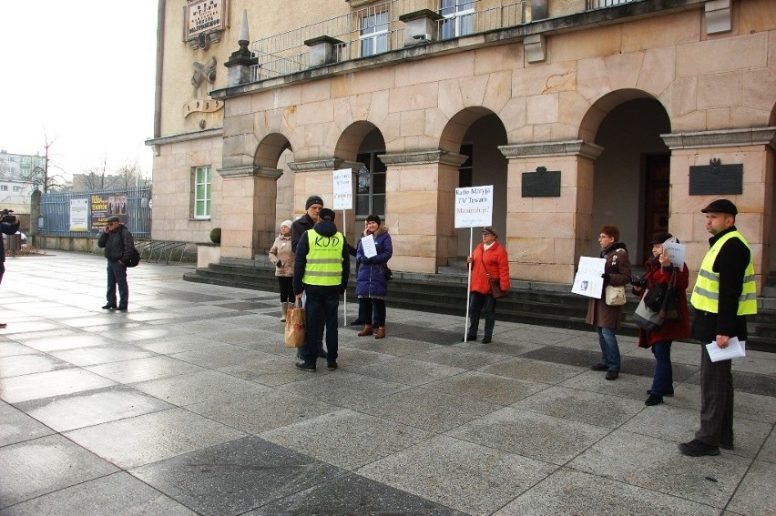   KOD protestował w Kielcach przeciw mediom ojca Rydzyka
