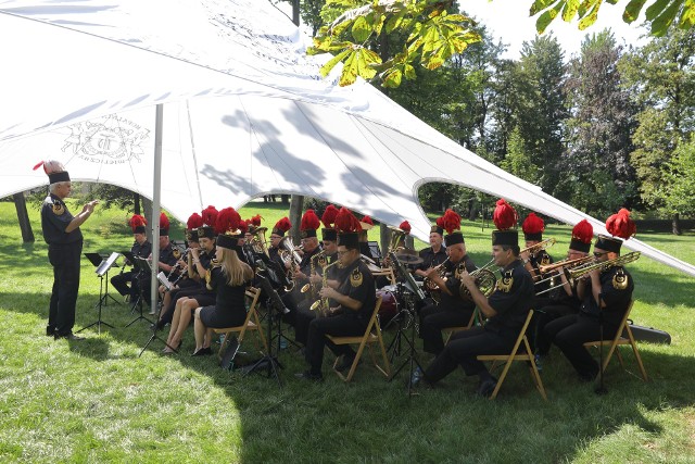 Koncerty Orkiestry Reprezentacyjnej Kopalni Soli Wieliczka w Parku św. Kingi, to już wakacyjna tradycja