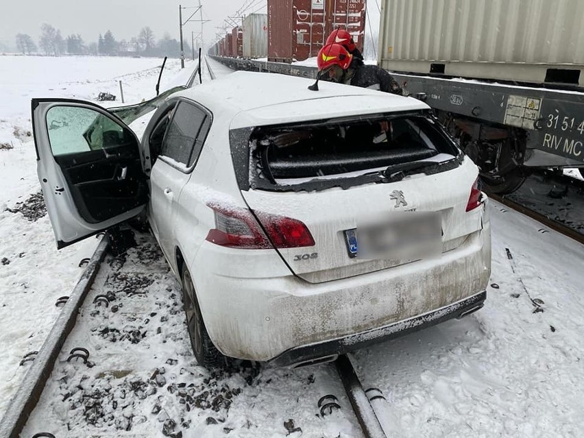 Wypadek na niestrzeżonym przejeździe kolejowym w Dobromierzu (powiat bydgoski)