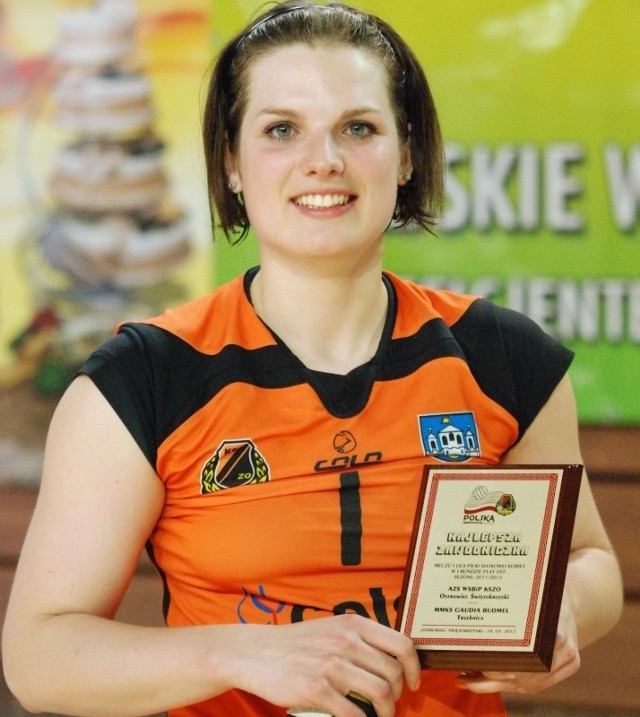 Katarzyna Brojek z wyróżnieniem dla najlepszej zawodniczki drugiego meczu barażowego pomiędzy AZS WSBiP KSZO Ostrowiec i Gaudią Trzebnca.