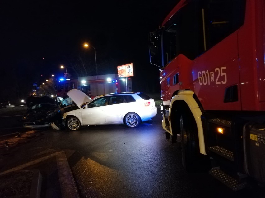 Kolizja samochodów w Siemianowicach Śląskich. Trzy osoby poszkodowane