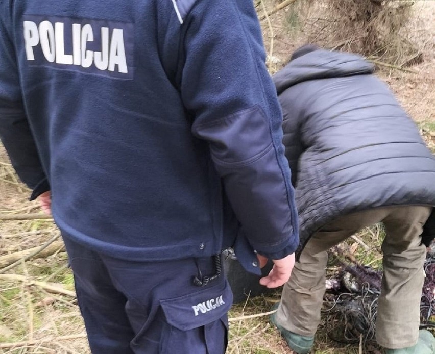 Policjanci z Włocławka zatrzymali kłusownika. Nielegalnie łowił ryby [zdjęcia]