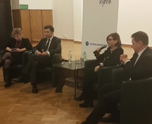 W Rybniku w bibliotece odbyła się debata pod hasłem "Przyszłość polskiej gospodarki"