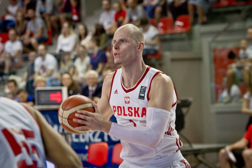 Maciej Lampe - koszykarz, występujący na pozycjach silnego...