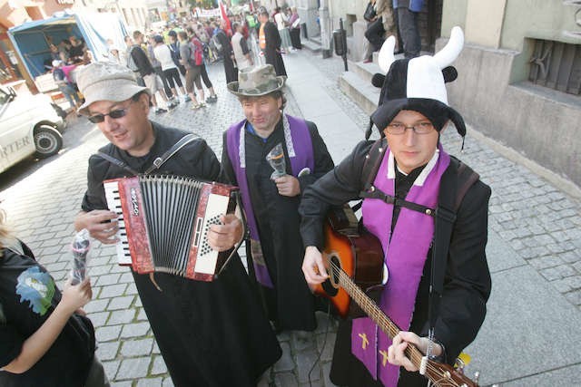 Pielgrzymka z Torunia jest już w drodze do Częstochowy. Pielgrzymi wyruszyli z miasta w środę rano. 