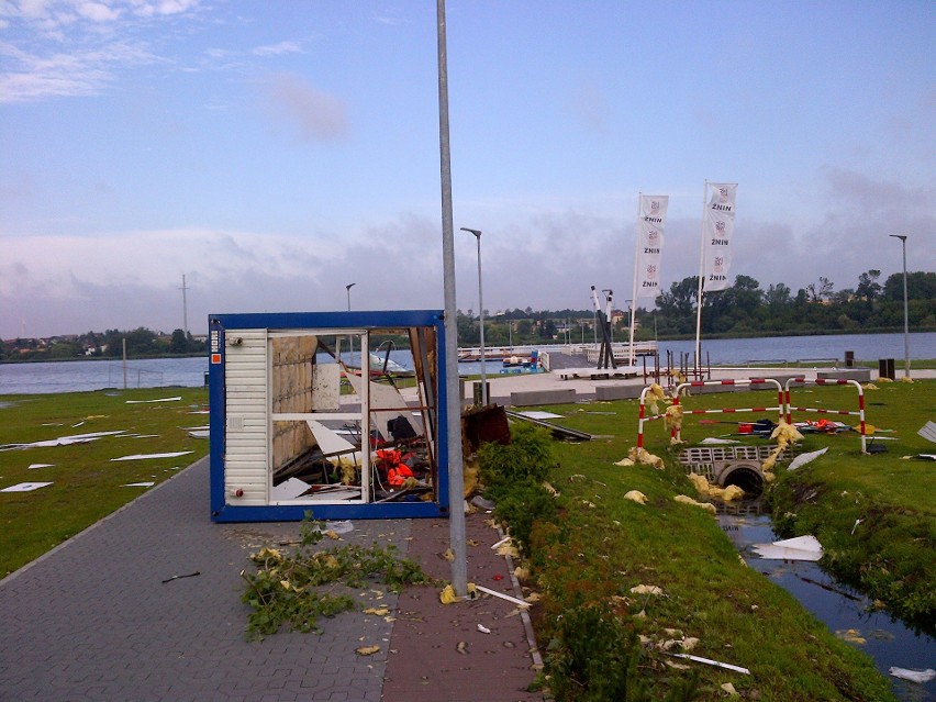 Nawałnica spowodowała szkody nad Małym Jeziorem Żnińskim,...