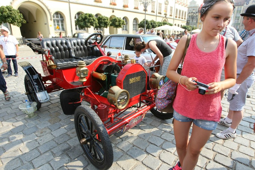 Motoclassic 2015 - zlot starych aut - pokazy na wrocławskim...