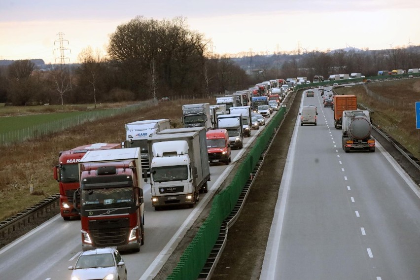 Wypadek na Autostradowej Obwodnicy Wrocławia (A8) 30.01.2023