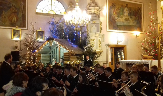 Krasocińska orkiestra dęta dała piękny koncert noworoczny w kościele, zakończony owacjami na stojąco.