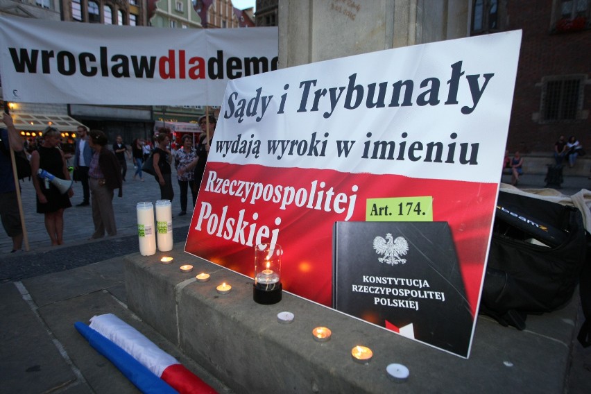 Protest w obronie sądów we Wrocławiu. "Precz z Kaczorem-dyktatorem" [ZDJĘCIA]