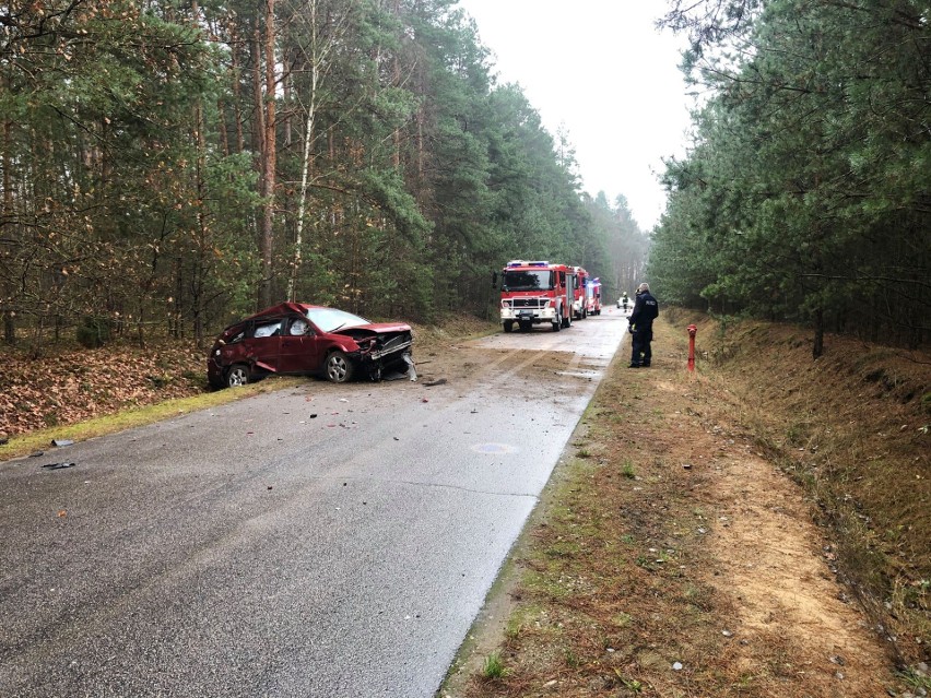 Wypadek na trasie Długosiodło-Wólka Grochowa. Jedna osoba w szpitalu