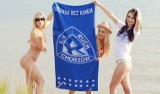 Ruch Chorzów. Modelki na plaży ZDJĘCIA Niebiescy tak reklamowali letnią kolekcję klubowych gadżetów. Pamiętacie?