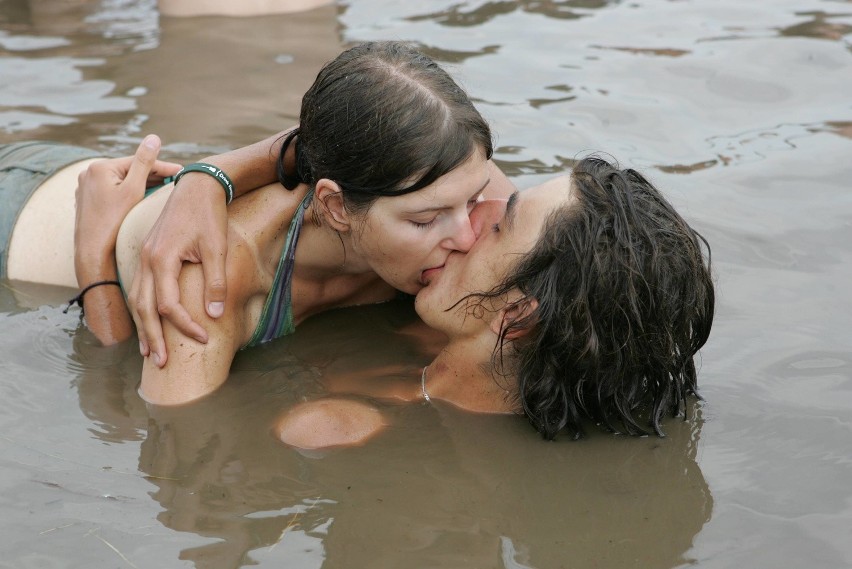Szalone kąpiele w błocie na Przystanku Woodstock 2013 (zdjęcia)