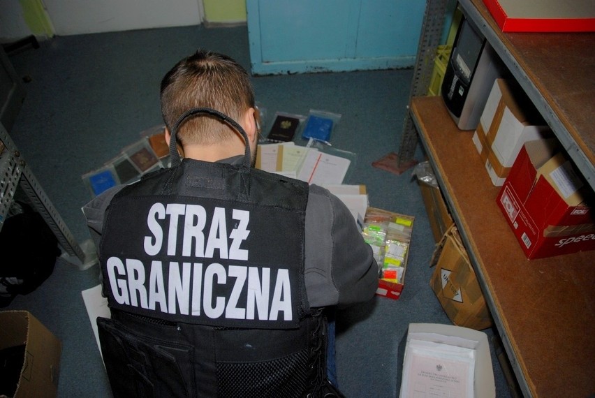 Gdańsk: 21 aktów oskrażenia dla 145 osób ws. gangu fałszerzy dokumentów [WIDEO, ZDJĘCIA]