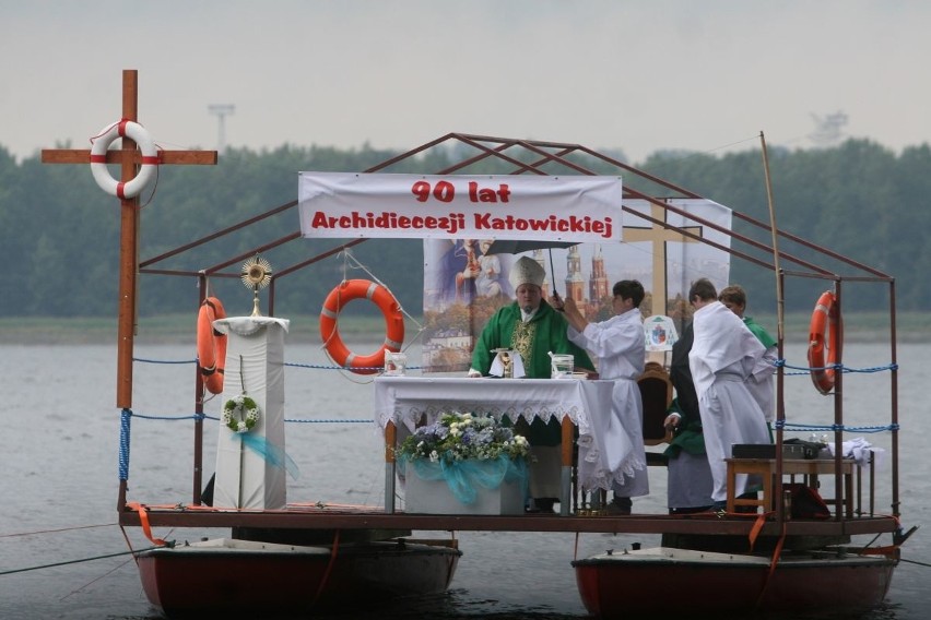 Msza na wodzie i skandaliczny stan ośrodka Koga Kotwica