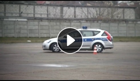 Krzysztof Hołowczyc uczy jeździć policjantów