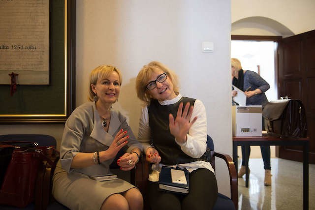 Posłanka Iwona Michałek (na zdjęciu z prawej) mówiła o...