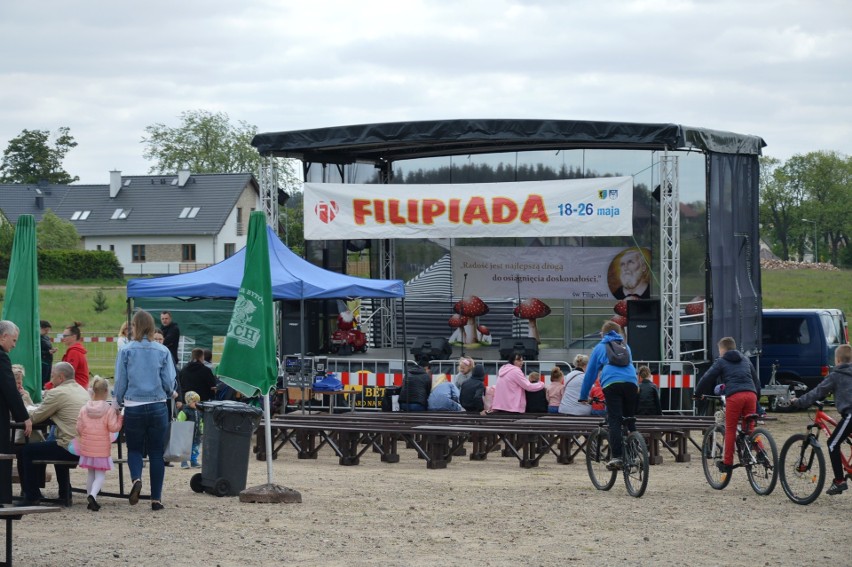 Bytów. Trwa 18. Filipiada. Olbrzymia kolejka po świeże pączki (zdjęcia)