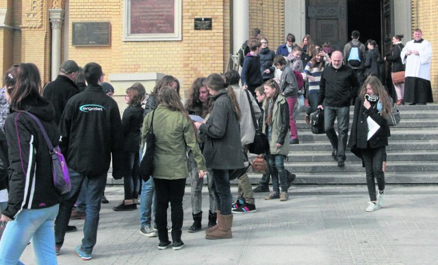 Łódzcy duchowni spędzają część Wielkiego Postu za granicą. Jednak zamiast odpoczywać, głoszą tam nauki rekolekcyjne