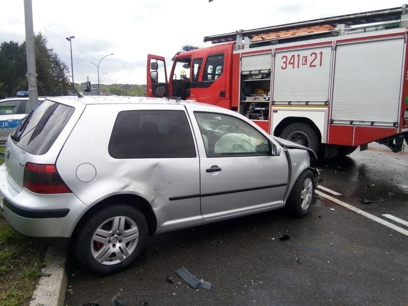 Nowy Sącz. Wypadek na ul. Prażmowskiego. Jeden z kierowców poszkodowany