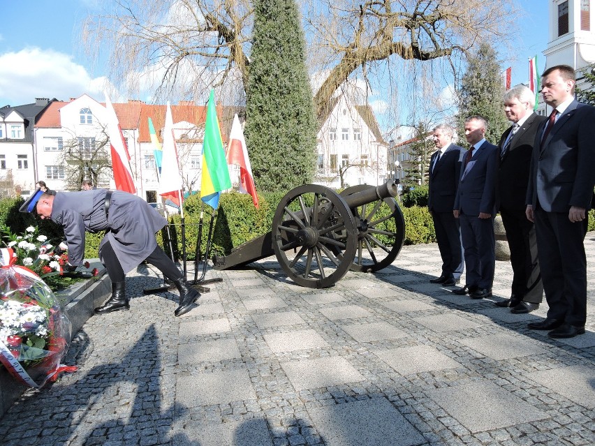 Towarzyszyli mu prezydent miasta Janusz Kotowski, senator...