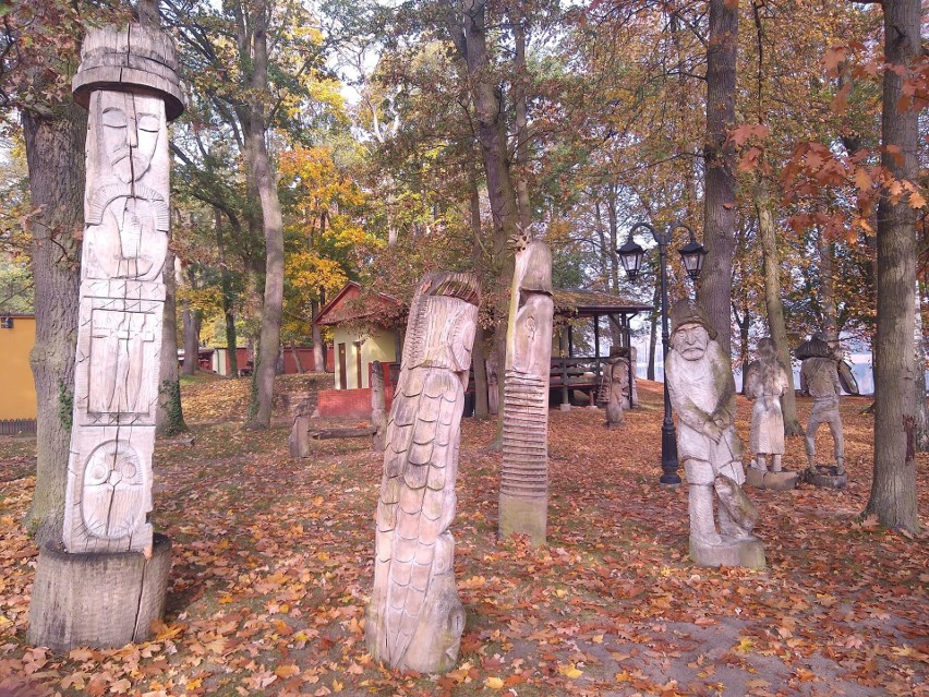 Galeria pod chmurką nad jeziorem Liny.