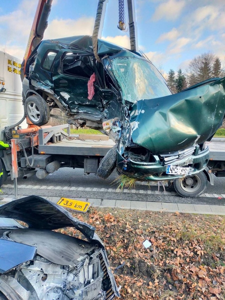 Wypadek w Jaworniku w powiecie strzyżowskim. Na DK 19 zderzyły się dwa samochody. Jedna osoba zginęła!